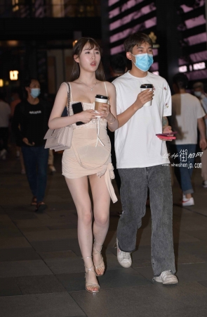 22523-3+189/性感大白腿美女，我想喝洗澡水【套图➕视频】 26P