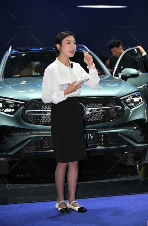 直播卖车的平底鞋，黑色丝小美女