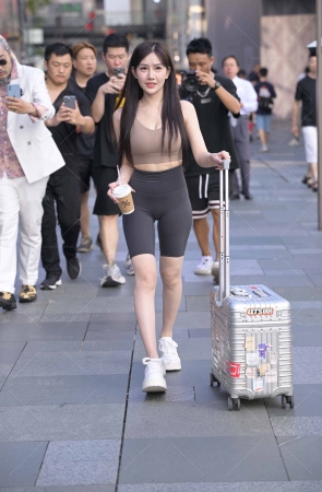可爱紧身裤小姐姐