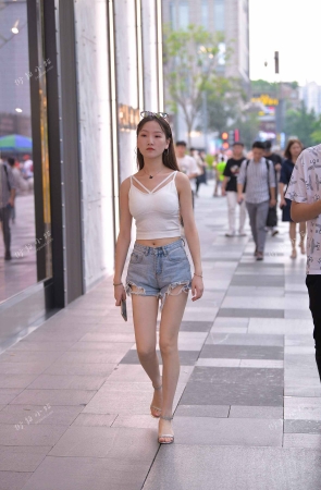 热牛美眉
