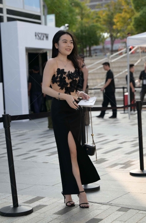 肤白貌美，知性优雅美娇萋！