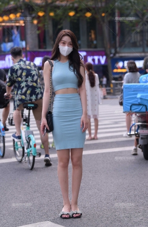 搭讪性感包臀裙美女